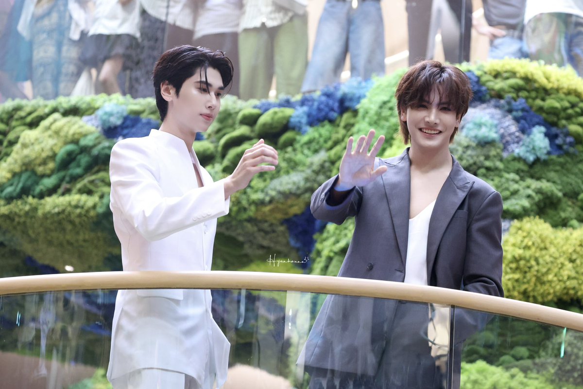 Hyunhannn_Yuh's tweet photo. 251130📸

Today🤍

JOONGDUNK AT SIAM PARAGON
#SiamParagon20thAnniversaryxJoongDunk
#จุงดัง #JoongDunk
@ChenRcj #จุงอาเชน #JoongArchen
@dunknatachai #dunknatachai https://t.co/vYcgXfZaSI