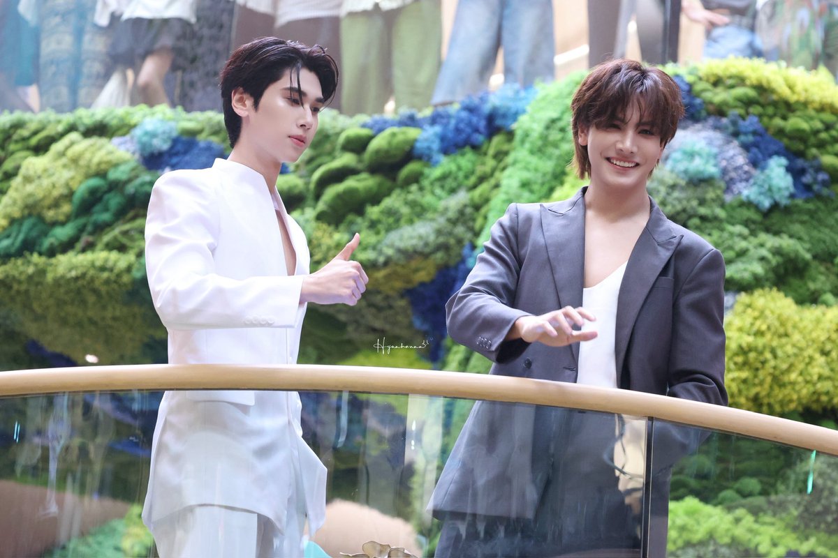 Hyunhannn_Yuh's tweet photo. 251130📸

Today🤍

JOONGDUNK AT SIAM PARAGON
#SiamParagon20thAnniversaryxJoongDunk
#จุงดัง #JoongDunk
@ChenRcj #จุงอาเชน #JoongArchen
@dunknatachai #dunknatachai https://t.co/vYcgXfZaSI