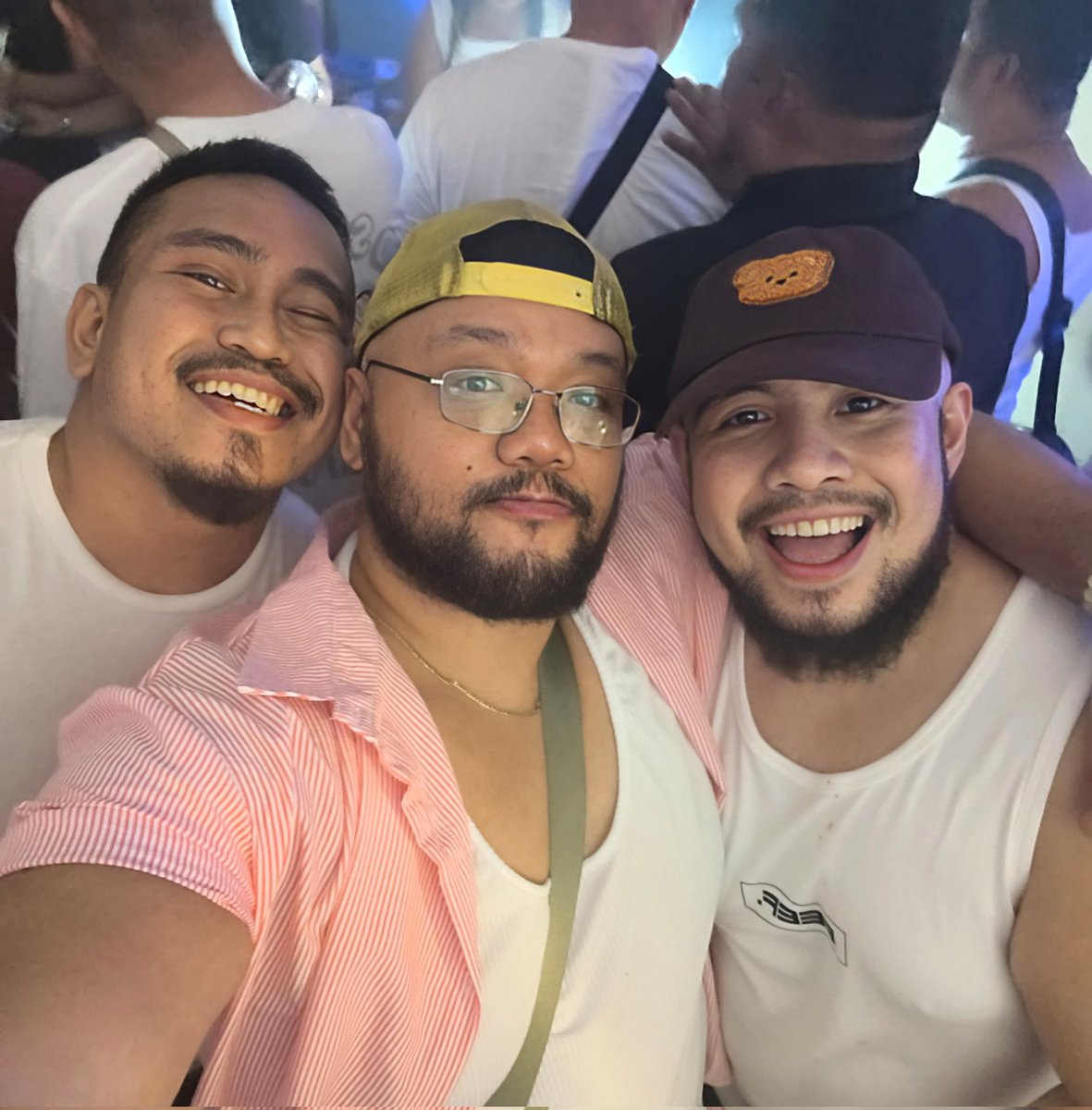 ✨B0N✨ tweet media