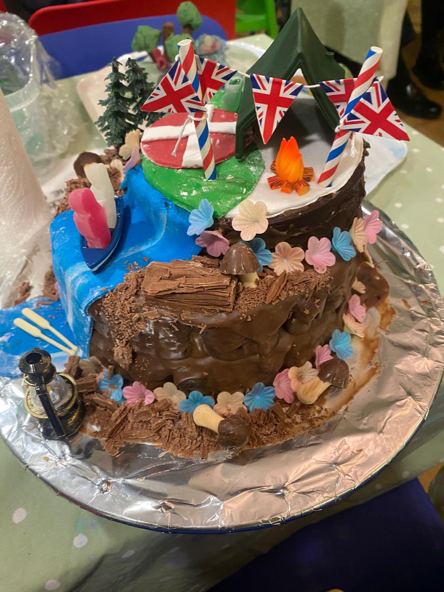 WarkSAR's tweet image. Huge thanks to the cadets of 1368 (Warwick &amp;amp; Royal Leamington Spa) Sqn!
Last week they held a cake-sale competition and raised £133.96 for Warwickshire Search &amp;amp; Rescue after we supported them on 22 Oct.
Thank you to the cadets, staff &amp;amp; families for the amazing effort.

#WarkSAR