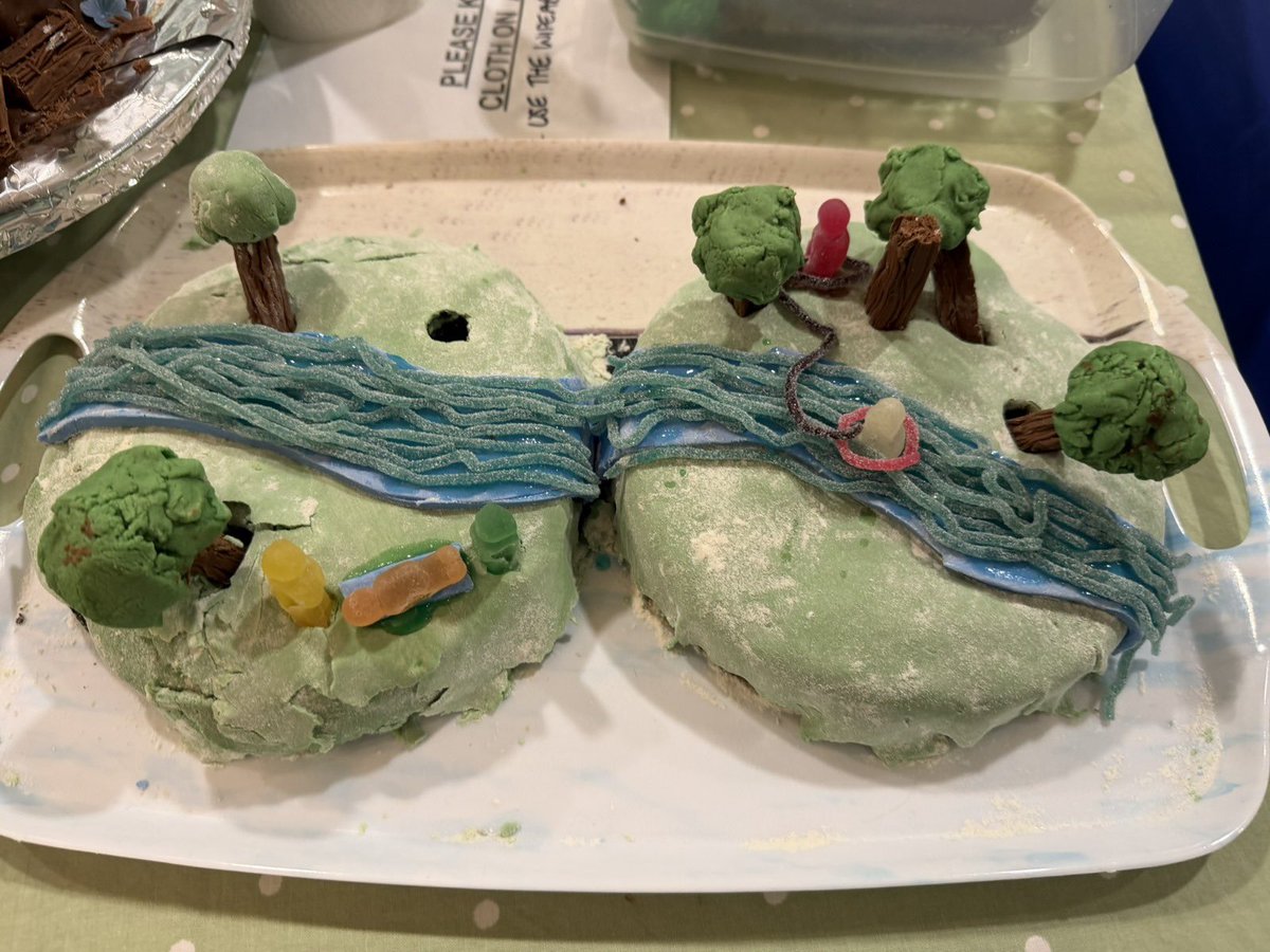 WarkSAR's tweet image. Huge thanks to the cadets of 1368 (Warwick &amp;amp; Royal Leamington Spa) Sqn!
Last week they held a cake-sale competition and raised £133.96 for Warwickshire Search &amp;amp; Rescue after we supported them on 22 Oct.
Thank you to the cadets, staff &amp;amp; families for the amazing effort.

#WarkSAR