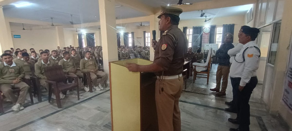 Hapur Traffic Police tweet media