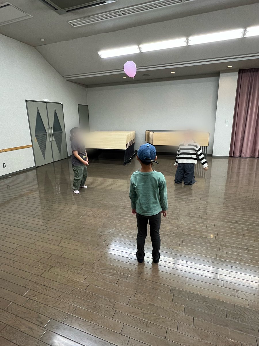 CalmIsesaki's tweet photo. みなさんこんにちは☀️
11/27（木）に子ども食堂ひまわりかふぇを開催しました🌻

帰ってきた子から宿題をして、宿題が終わっ��子からスタッフとたくさん遊んでいました😊

また、イベントの講師に木村友香 様をお呼びし、「子育て世代と子どもたちへの夢への一歩 こどもおかね教室」を開催しました♪ https://t.co/Iq7HlZMMHu