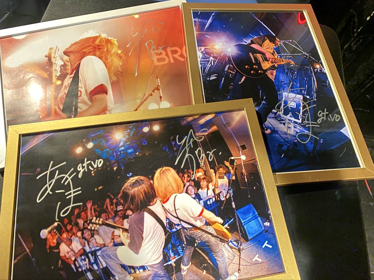 新物販 】 サイン入りライブ写真 ¥1000 ※本日ツアーファイナル限定 5個のみ