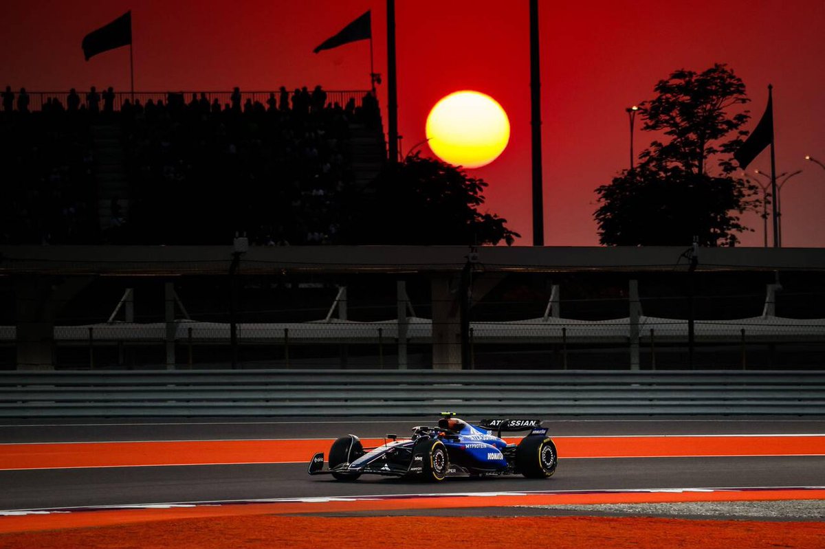 efilda55's tweet image. these two car 55 pics are literally perfection☀︎     

📷: from alamy