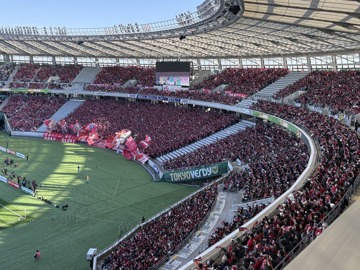 Koizumi's tweet photo. 今日のアウェイ東京V戦、松村選手の得点で1-0と勝利しました！
大声援での応援、ありがとうございました！鳥肌が立つような素晴らしい雰囲気を作ってくれ、厳しい試合を勝ち切ることが出来ました！
残りは最終節のみ、ホームで一つになって共に戦って下さい。応援、よろしくお願いします！ https://t.co/ZcifKN8cIB