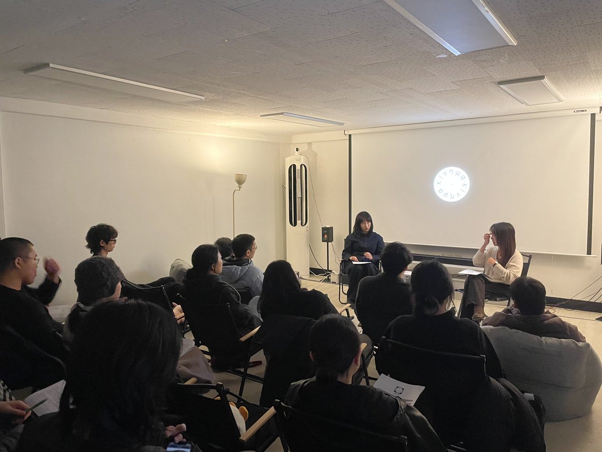 kinima_kr's tweet image. 정여름×황지원 대담, 한참 진행 중입니다!