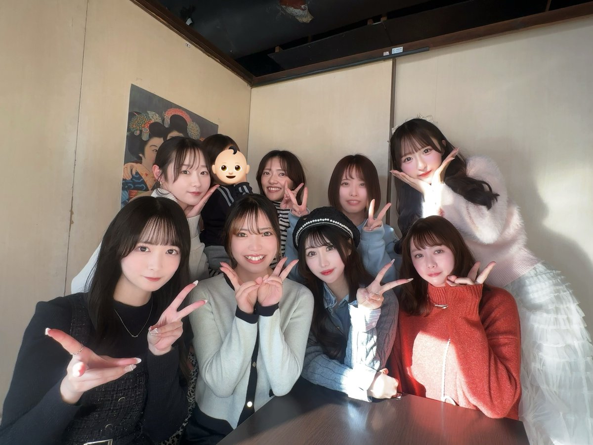 mecha0804's tweet photo. 今日はみんなで集まったよ👽💘💘💘 https://t.co/N35o6pQXp2