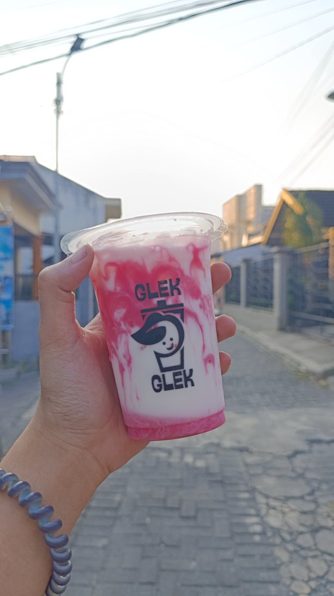licekecil's tweet photo. GLEK GLEK  , MINUMAN sticky milk harga 6 rb dan CILOK KRIWUL MENTAI DAN TARTAR PERTAMA DI MALANG
⏰ 09.00-21.00 
📍Alamat kita di Bunga srigading dalam  No 63 ,lowokwaru, Malang #pasarmingguinfomalang  @infomalang https://t.co/Ovp8XJ2JyC