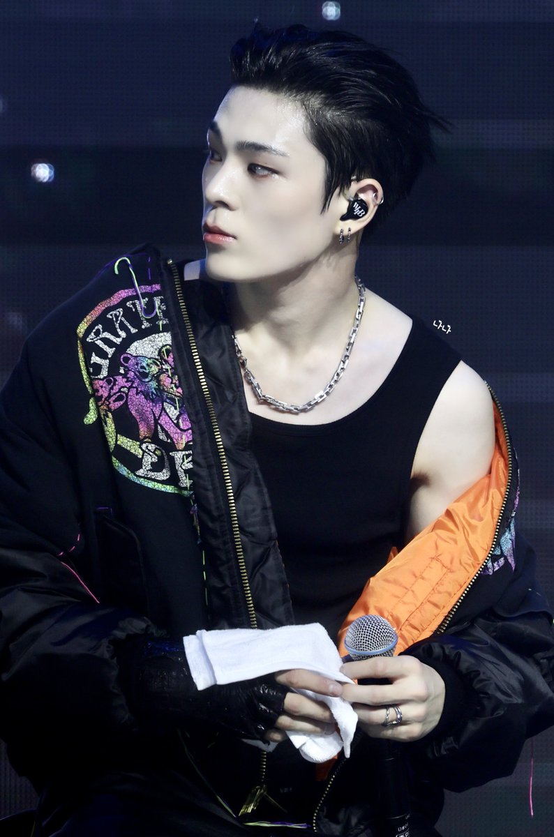 Capricorn_JM's tweet image. 251130 HQ

#김준민 #KIMJUNMIN 
#キムジュンミン 
#金俊民
#휘브 #WHIB