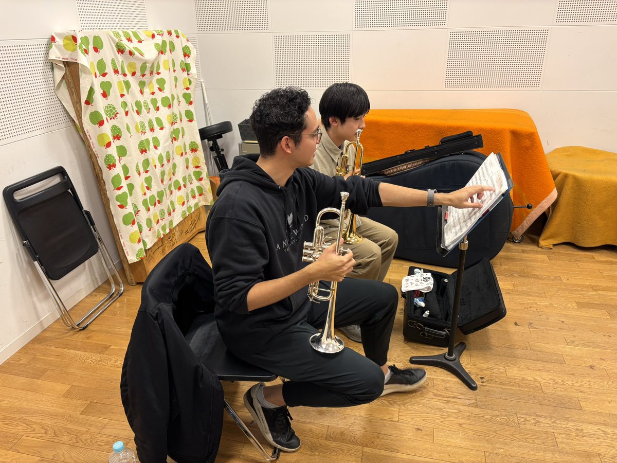 codomoteiki's tweet photo. #こども定期 続々と #こども奏者 のリハーサル。トランペットは今回のプログラムでは大活躍‼️細かいチェックも、全体の曲の感じもどちらも大切。 #東京交響楽団 #サントリーホール https://t.co/BqzCuFqxRQ