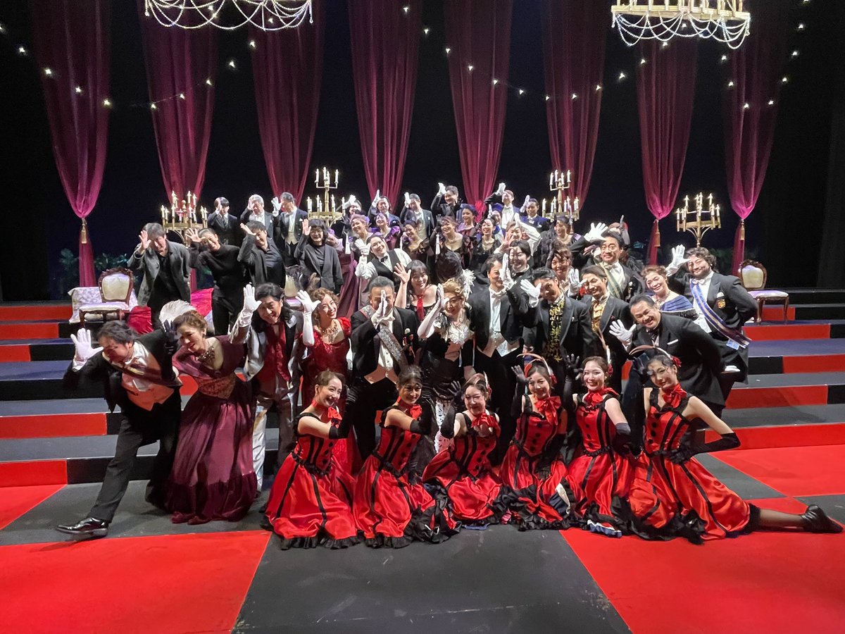 kansai_nikikai's tweet photo. 終演御礼🌹✨！！

関西二期会 第99回オペラ公演『メリー・ウィドー』
両日ともに終演いたしました。

出演者・スタッフ一同 心より感謝申し上げます。

写真は30日出演組の撮れたてショットです📷✨

ご声援をありがとうございました🌹

#関西二期会メリーウィドー #オペラ公演 #終演御礼 https://t.co/6wNVcq51KK