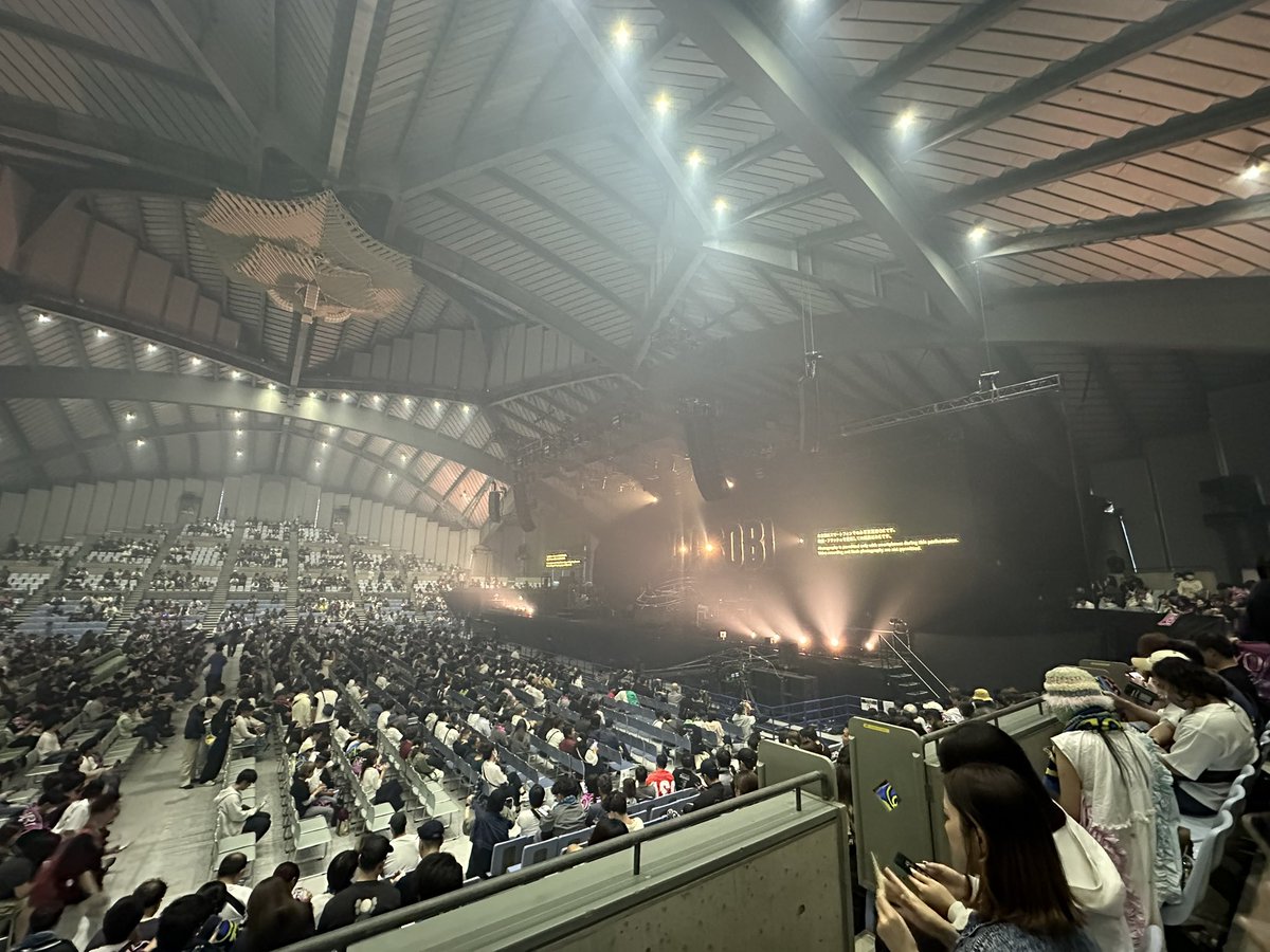 熊本初日を最前列で目撃して
WANDARAがスタートしました

縁あって千秋楽は
GALAXYの撮影で来ることができました

決して楽しいだけの
ツアーじゃなかったハズ
忙しい中
全国のYOAʼSに会いに行く
その想いを
どんな形で見せてくれるのか

40公演お疲れ様でした

準備出来てます

#YOASOBI_WANDARA