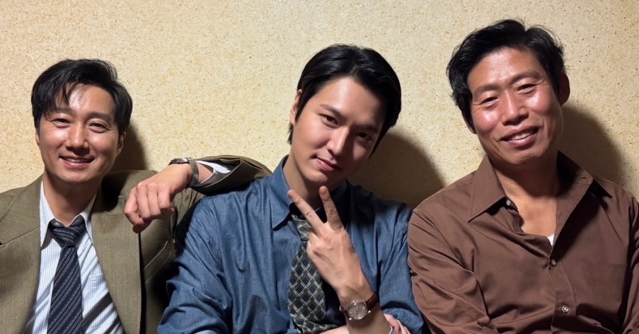 wave_ey's tweet photo. 암살자들 촬영 근황 올라왔다 부산 촬영 끝! https://t.co/Jf0IFtd4st