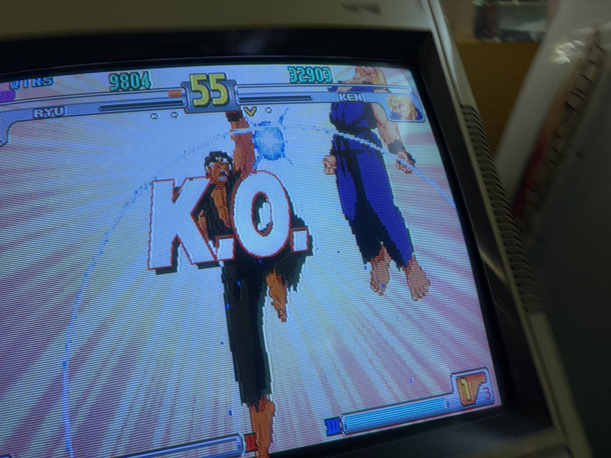 KO_URUMEIWASHI's tweet image. うるめいわし、初めてネットで知り合った人と会ったの巻　三重から遠路はるばる（？）名古屋まで来て下さったそう。ありがてえ話ですねえ！3rdでばちこりと対決しました。お相手さんなかなかお強い（というかワタシより上手い）、素晴らしい戦いだった！！ #格ゲー #3rd #アーケードゲーム #スト3