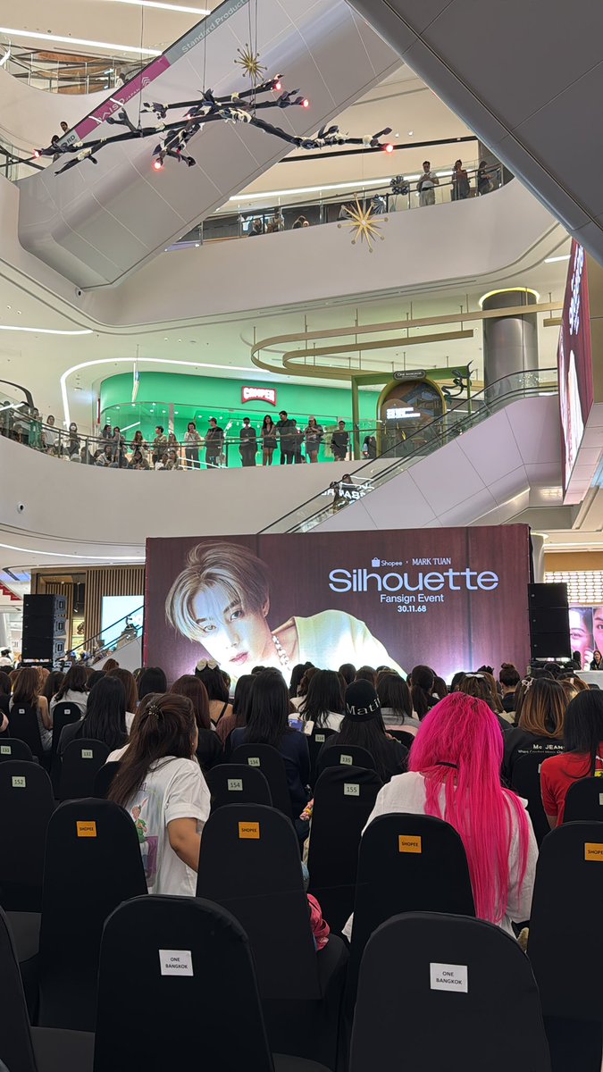 aeh_ladda's tweet photo. มุมนี้ดีไหม #MarkTuan #fansing https://t.co/PSa2EiWQAW