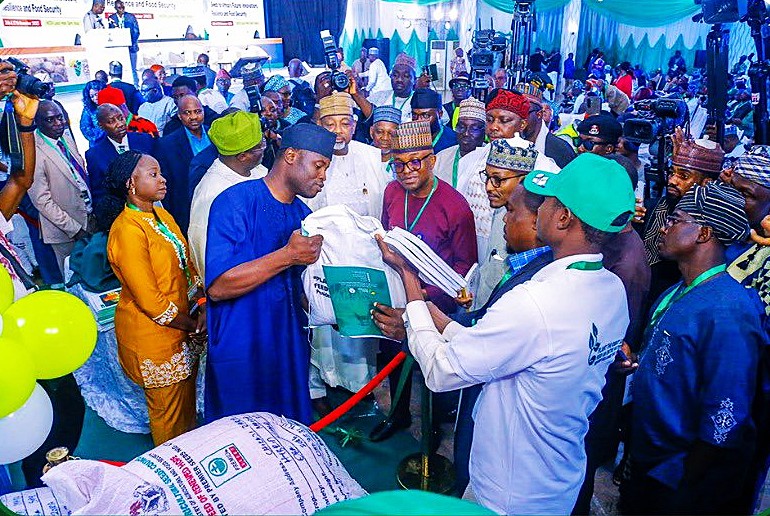 voiceofnigeria's tweet photo. Agriculture Minister Abubakar Kyari @SenatorAKyari restated Nigeria’s drive for stronger food systems at the 8th #SeedConnect Africa Conference and NASC’s 50th anniversary in Abuja. Focus stays on quality seeds, research use and farmer support.
#Nigeria #Agriculture #Seeds #NASC https://t.co/3AZx4ALFj0