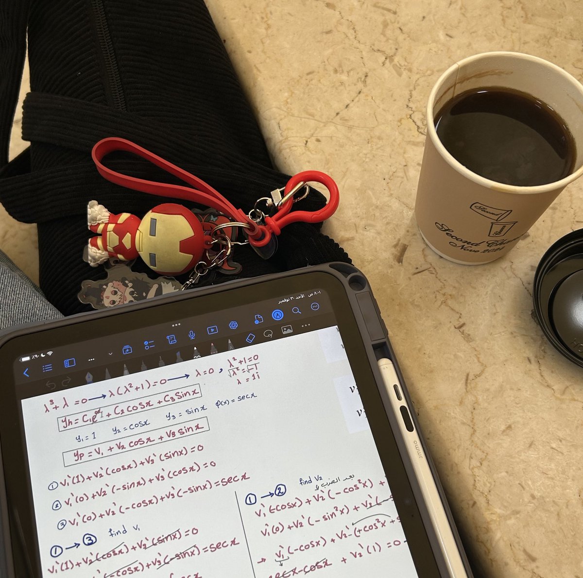 itsLuj_'s tweet image. مين يرجع من الاجازة على اختبار ؟ انا☝🏻