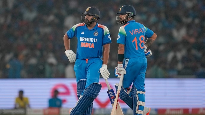 ishwar9405's tweet photo. Twitter Has Changed Like Button For #Roko..
Love to see playing them Together 😍✅🇮🇳 

#1ODI #RohitSharma #ViratKohli #INDvsSA https://t.co/PKX8sr9oaI