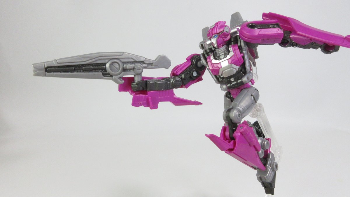 MarkH68008141's tweet photo. 【TF玩具レビュー】トランスフォーマースタジオシリーズ  TS-11 エリータ-1 （TF-ONE）／ Transformers Studio ... https://t.co/DPxyVjimXZ @YouTubeより ようやく4人揃いました😀　ビークルモードが斬新。#トランスフォーマー　＃エリータ1　#マークの玩具レビュー https://t.co/dzmTvtYYdD
