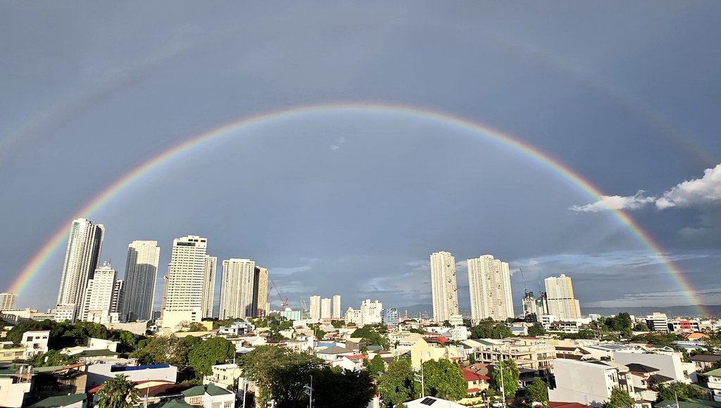 Been a while since I've seen a full rainbow...a double rainbow at that 🌈💖

Definitely put a smile on my face 🥹