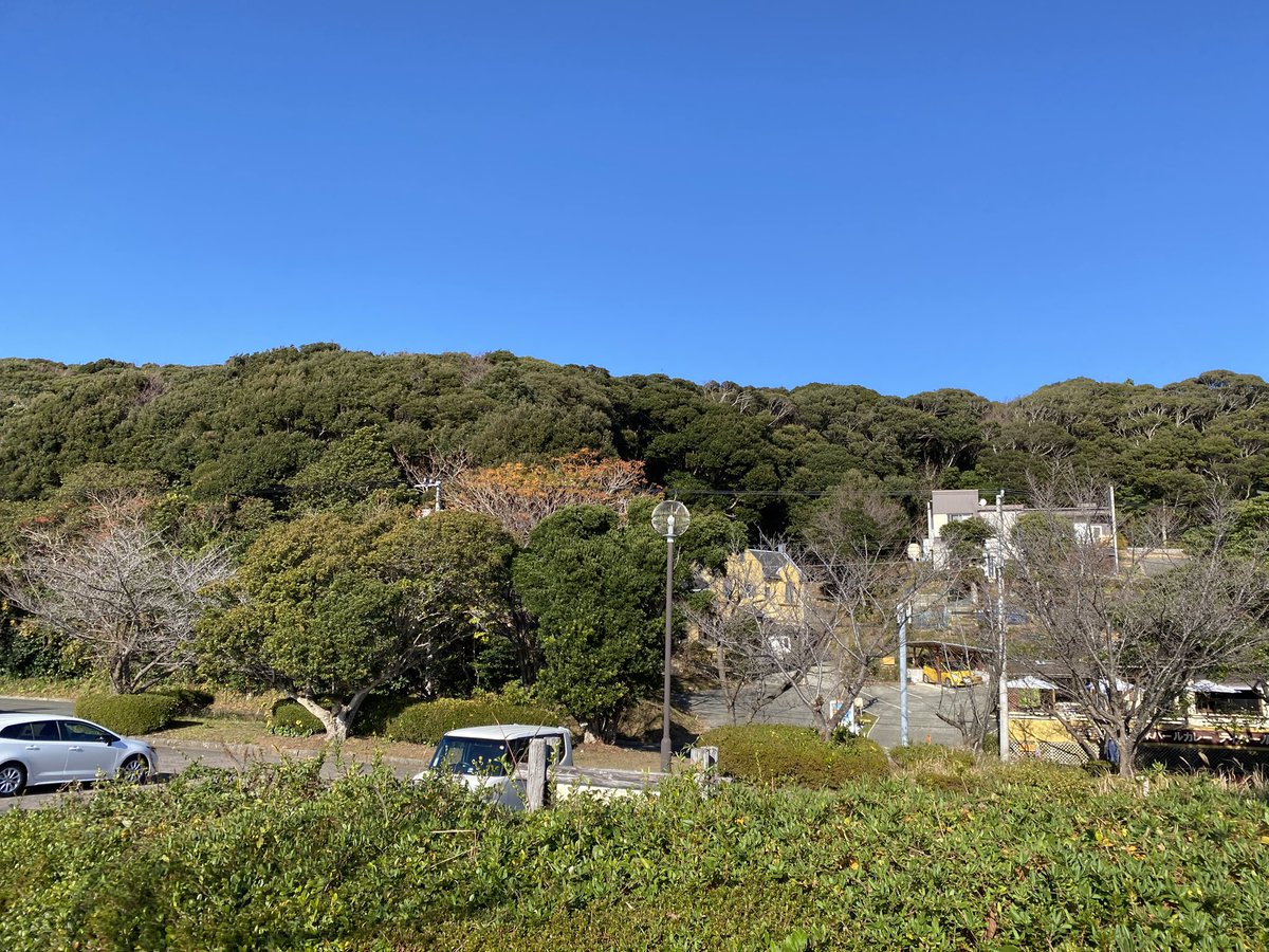Izu yuhigaoka 夕日ヶ丘展望広場
There is a Nepal curry restaurant 🍛 on the other side of the road