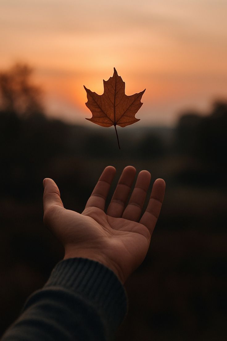 أن نُجَمِّل العالم لا يعني أن نزوّر ملامحه، بل أن نُعيد اكتشاف الضوء المختبئ في زواياه.
أن نُجَمِّل العالم هو أن نفتح نافذةً جديدة على ما نعرفه،
فنعيد اكتشاف  المألوف كميلاد جديد، ونكشف جمال العادي بعيون مشتعلة.
لا هرباً، منها بل حباً للحياة  .. ولأنفسنا