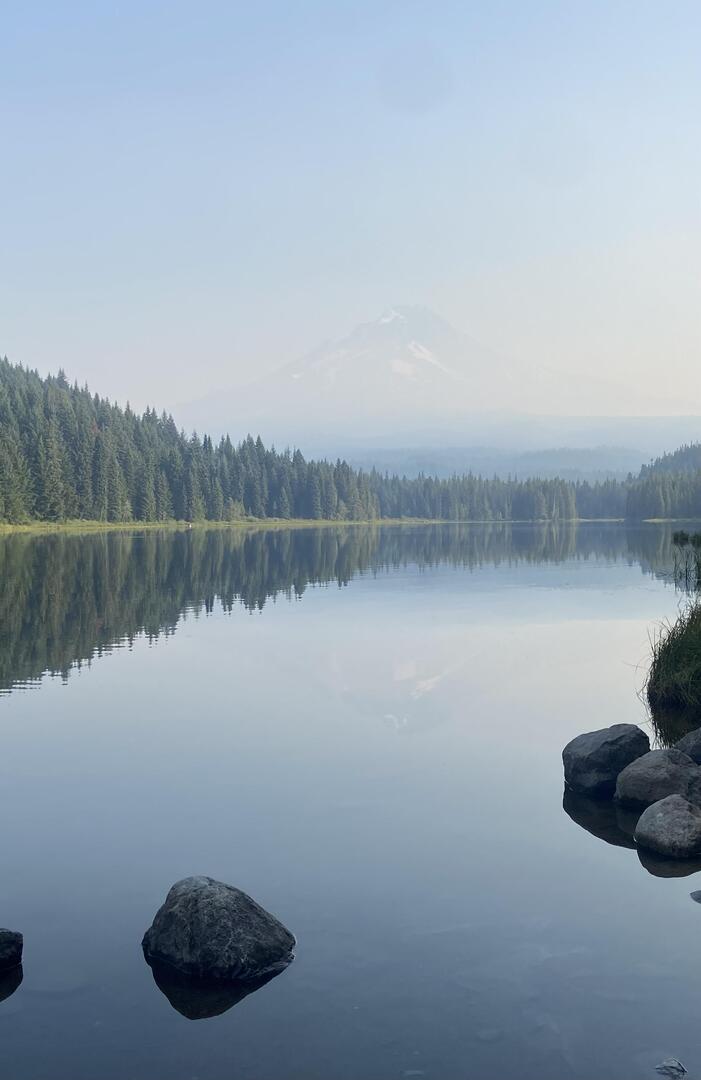 DocAtCDI's tweet image. Enjoy #OurEarthPorn!
(Steal This Hashtag for your own &amp;amp; join the community of Nature Addicts! )

Lake Trillium, Government Camp, Oregon, USA [2582x3979][OC] 
Photo Credit: EvrythingIsEvrywhere 
.