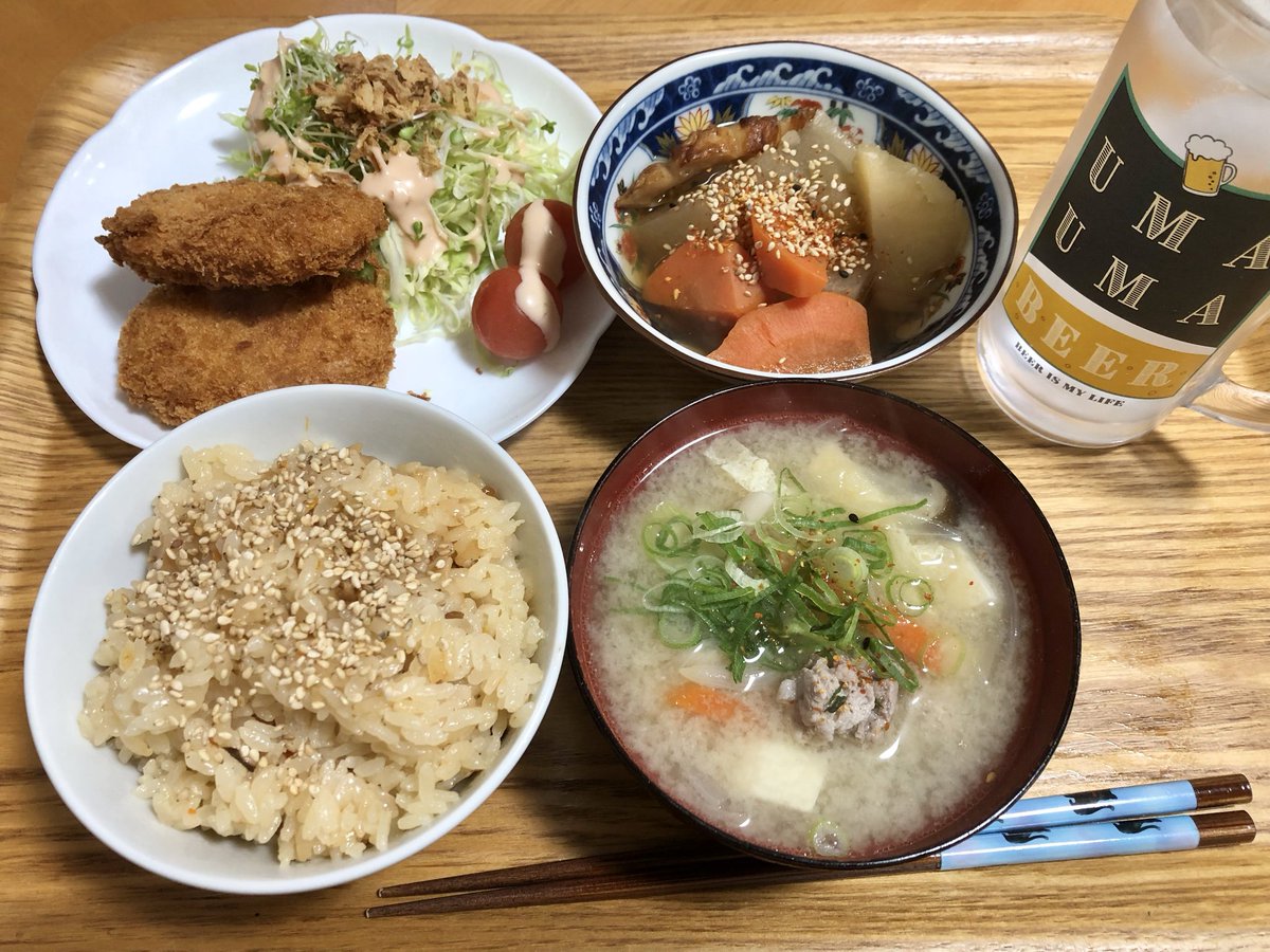CANA30207831's tweet photo. #晩御飯

今夜は炊き込みご飯に煮物
コロッケと豚汁
奥様ありがとう
いただきっまーす*\(^o^)/*

#ニコニコにっこり日曜日
#奥様ありがとう
#肉の日 https://t.co/X2oF0KJO7Q