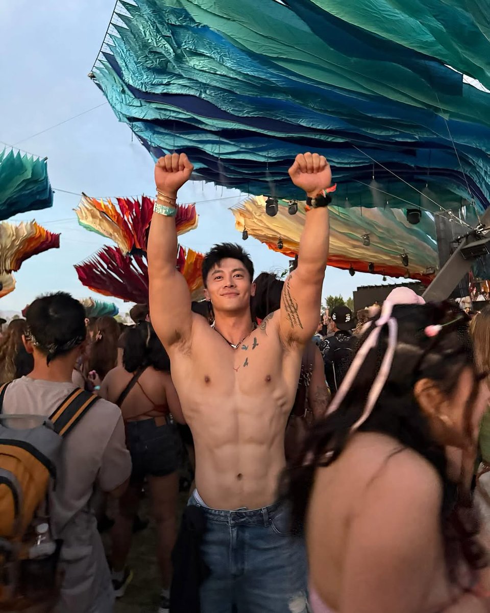 A chỉ có body vậy thui...
#nuochoadubai #tinhdaunuochoa