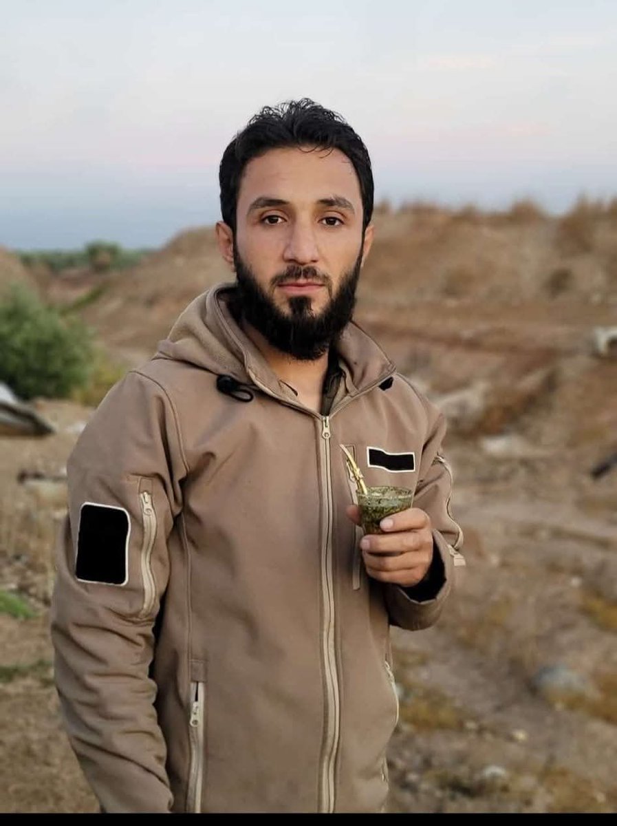 Wolveri07681751's tweet image. شهداء ردع العدوان
الشهيد أحمد اوسو أبو عمير من مدينة تل رفعت 
شاب بهمة عالية وأخلاق حميدة  
استشهد بريف حلب في الأيام الأولى لمعارك ردع العدوان
تقبله الله في عليين