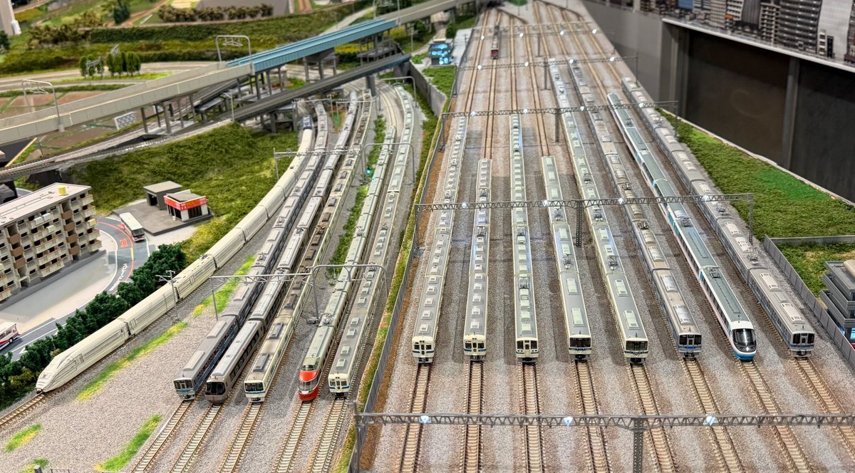 b20_modelling's tweet image. やっぱ大人数での運転会って楽しいな〜😊 クヤは…年末までに仕上げます😇
#KYOの駅
#小田急