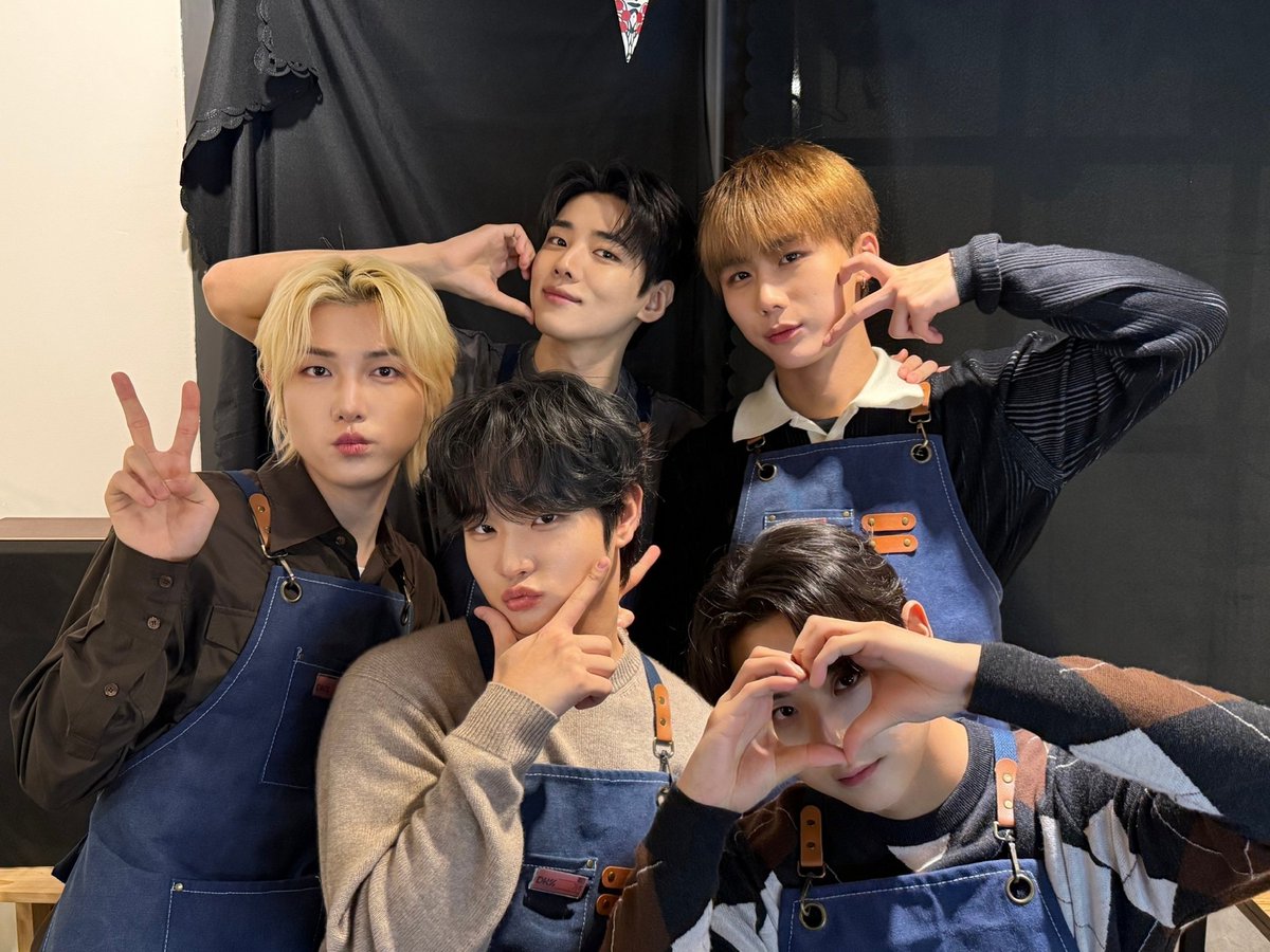 [📸] 251130 퍼스트뮤직

☕️🍪

#DKZ #디케이지
#TASTY #테이스티
#ReplayMyAnthem