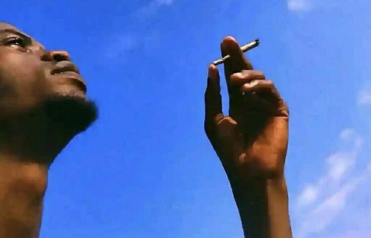 Blqck_jr's tweet image. King Solomon had 700 wives and 300 concubines, all in one bed?