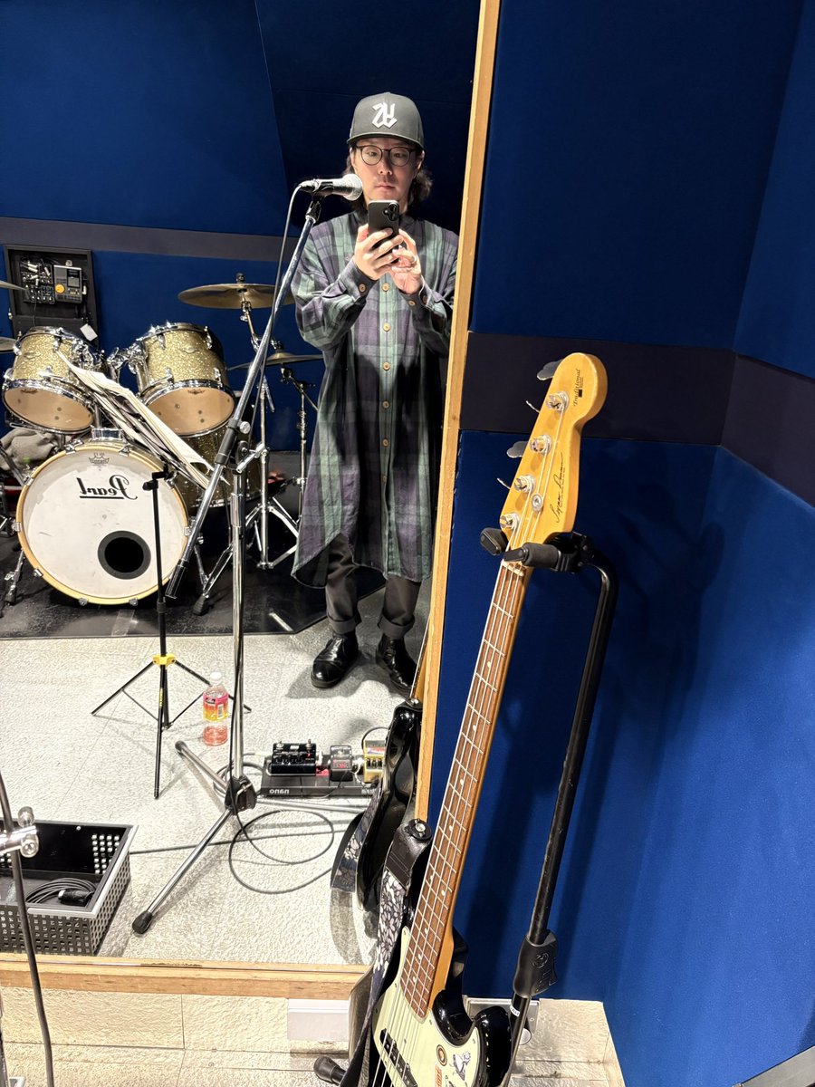 リハでした。
12月27日(土) 秋葉原BECK
ゆうぞうpresents BECK忘年会
開場15:00開演15:30
前売¥1500(D別）
【出演】ホワイトEye's/Monday Funk Squad/Spiral Judge/法政大学エリマレイハワイアンズ/レゾラド/TAKAYA with BECK BAND/ラムシャンク
ご予約はウェブサイトまで↓
theresogroup.wixsite.com/reso