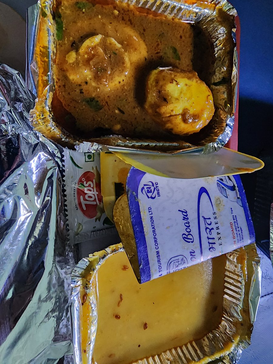 drrajhere's tweet photo. @RailwaySeva, @RailMinIndia 
This is what a meal in Duronto Express 22210 looks like. Inadequate quantity, missing items, cold food. U can do better, irctc.. https://t.co/0Rx5dhhEll