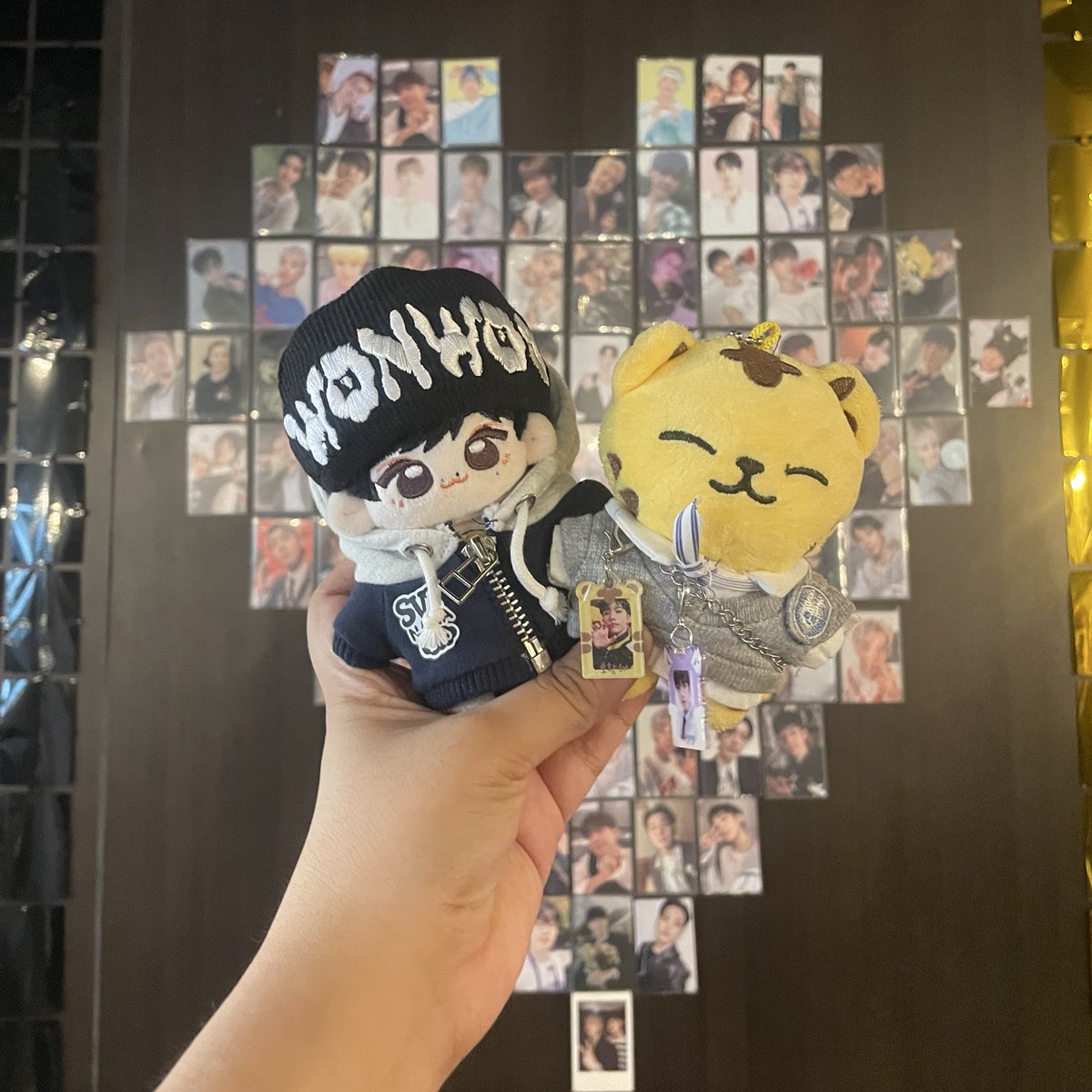hanniesaurs's tweet photo. thank you @starsetrally!! enjoyed sm even though I had to leave early 🤍 

last pic are freebies and haul. thank you so much 🥺🫶  @dklvvr @kwonwonu @flori5hii_kwon @iamloSOULst @chewsnotsoon @binnieatelierr @KajimineCart 

#StarSetRally https://t.co/SPIUuX4wkW