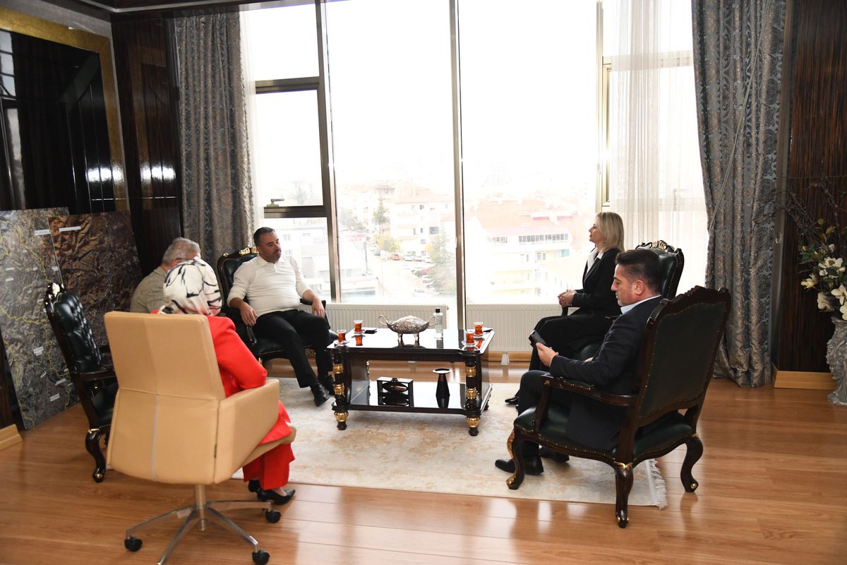 CNN Türk Sunucusu/Moderatör Fulya Kalfa’yı program öncesi belediyemizde misafir ettik. Nazik ziyareti için teşekkür ederim.

#pursaklar #pazar