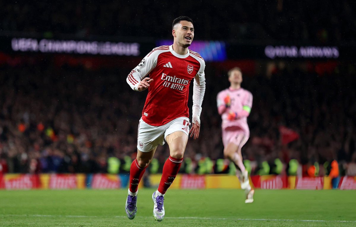 السلام عليكم ورحمة الله وبركاته أنا مهدى مشجع ل أرسنال وهبدأ مشوار اني اغرد أتمنى اني أعجبكم فولو فـ طريقكم❤️🫵🏾

(بالله شوفو وجه نوير فـ الصورة😍😂)