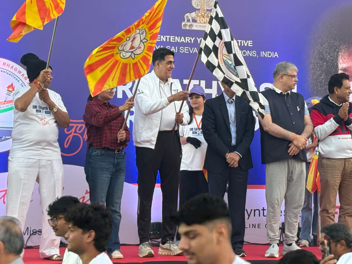 NavaniRajan's tweet image. Unity was the hallmark of the Sathya Sai Run and Ride event as over 5000+ Pune citizens ran across various categories as the sun rose this morning.

When we run together, we rise together.
Every step for wellness, every mile for unity.

#SriSathyaSaiRunandRide #runforunity…