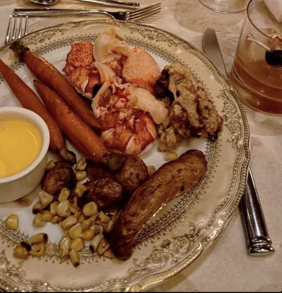 A cosa casso serve essere ricchi se poi mangi sta roba? (Courtesy of Mar a Lago)