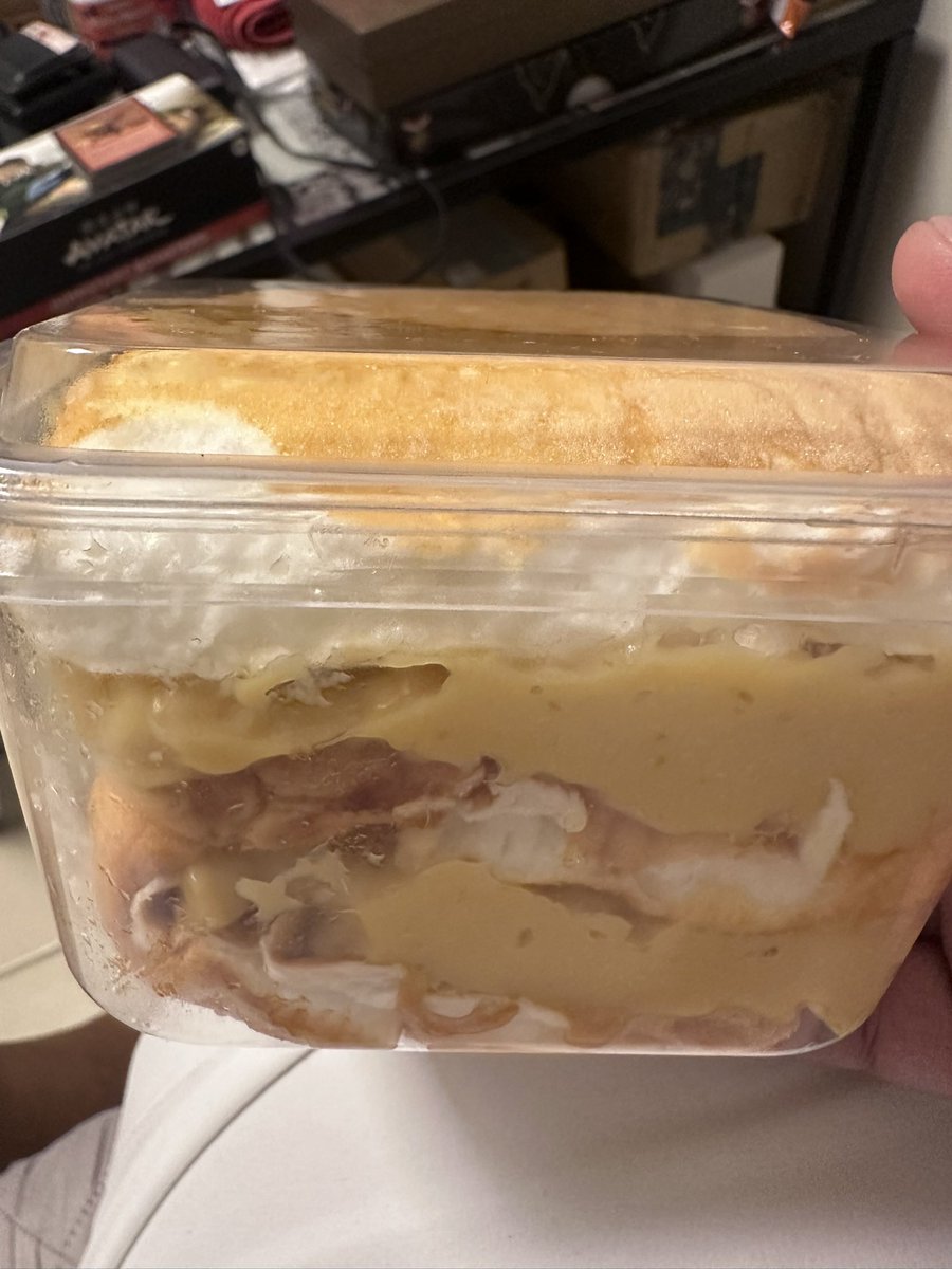 Papi_pup2020's tweet image. I’ve been craving for a really good Brazo de Mercedes… super happy na nakakita ako sa @BFCBigFatCookie area kaya wala nang isip isip! 

Haaaayyy super sherep! 👌 💯@grinbane @MarcoMaybe @jaaaaaysquared