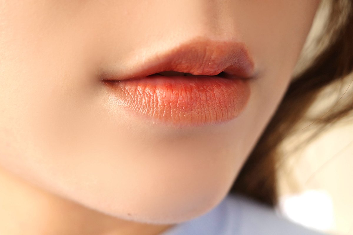 oishi__shio's tweet image. Celvokeの新リップ、ルージュ オー 03 タイムレステラコッタ。イエベ秋の民の所持率高いカラーがふわふわマットの質感に！
柔らかい発色がお洒落で今っぽい。
このリップ、ニットにすごーーく合う！！写真より実物の方が圧倒的に可愛いので、実物見てほしい......【gifted:Celvoke】