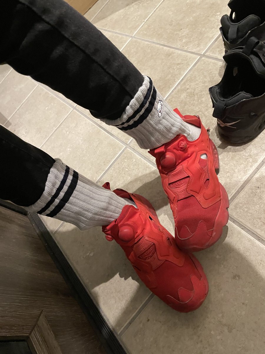 ズボンイン靴下しとくと変な人に声掛けられにくくなるのでオススメです