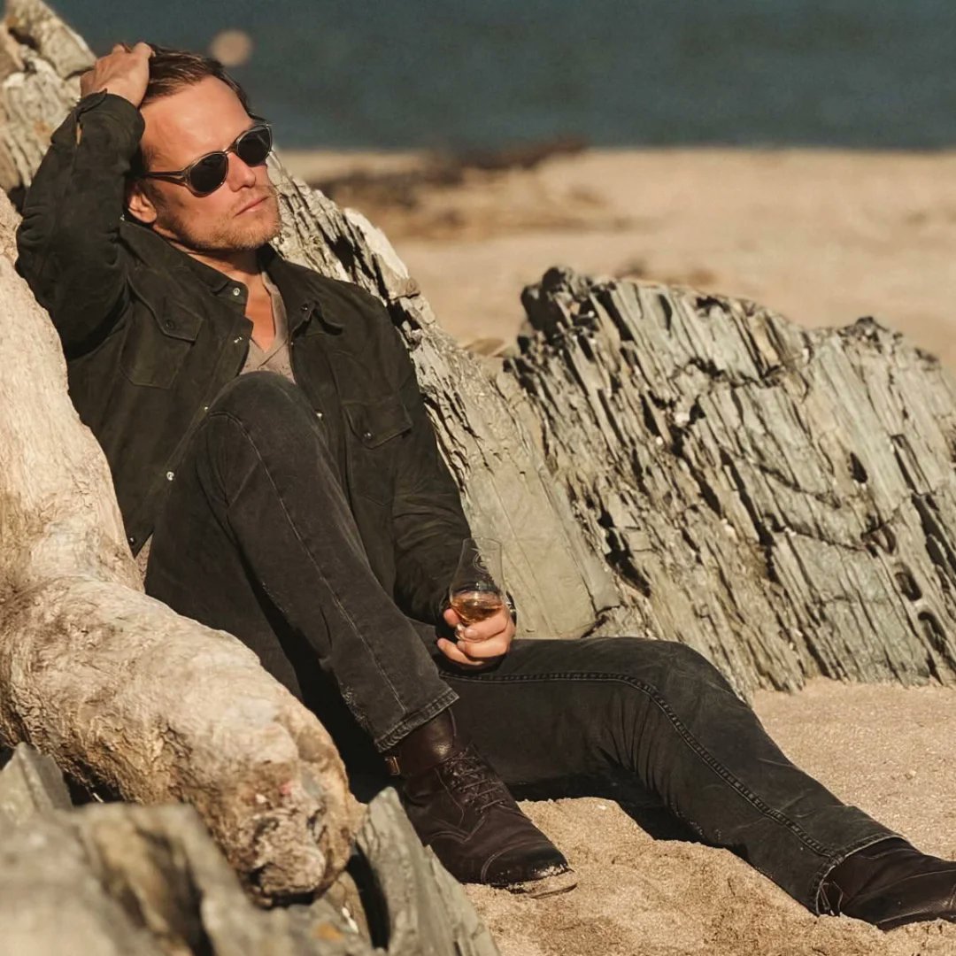 There’s something in these photos that instantly draws you in. A quiet moment of light, stillness, and presence. He stands on his own, and the world seems to pause just to look at him.
#SamHeughan #JamieFraser #Outlander #SamHeughanFans #ScottishSpirit