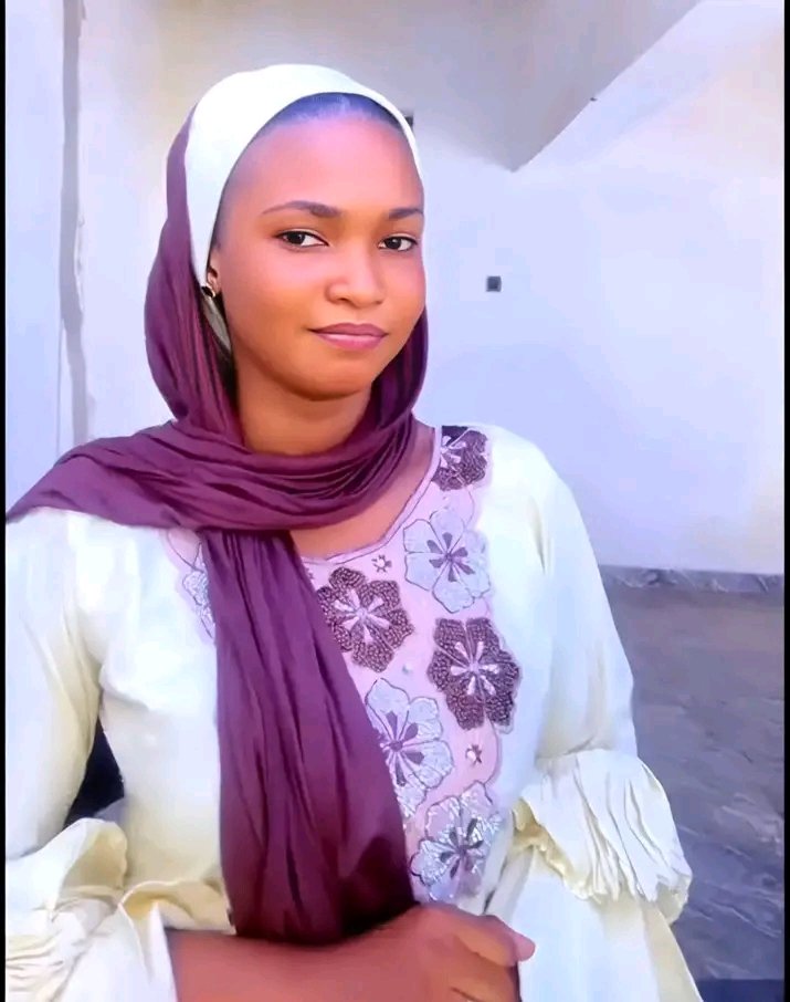 Rb__girl's tweet image. • “بِسْمِ اللَّهِ الَّذِي لَا يَضُرُّ مَعَ اسْمِهِ شَيْءٌ
فِي الْأَرْضِ وَلَا فِي السَّمَاءِ وَهُوَ السَّمِيعُ الْعَلِيمُ”
Bismillāhilladhī lā yaḍurru ma‘a ismihi shay’un fil-arḍi wa lā fis-samā’, wa huwa as-samī‘ul-‘alīm.