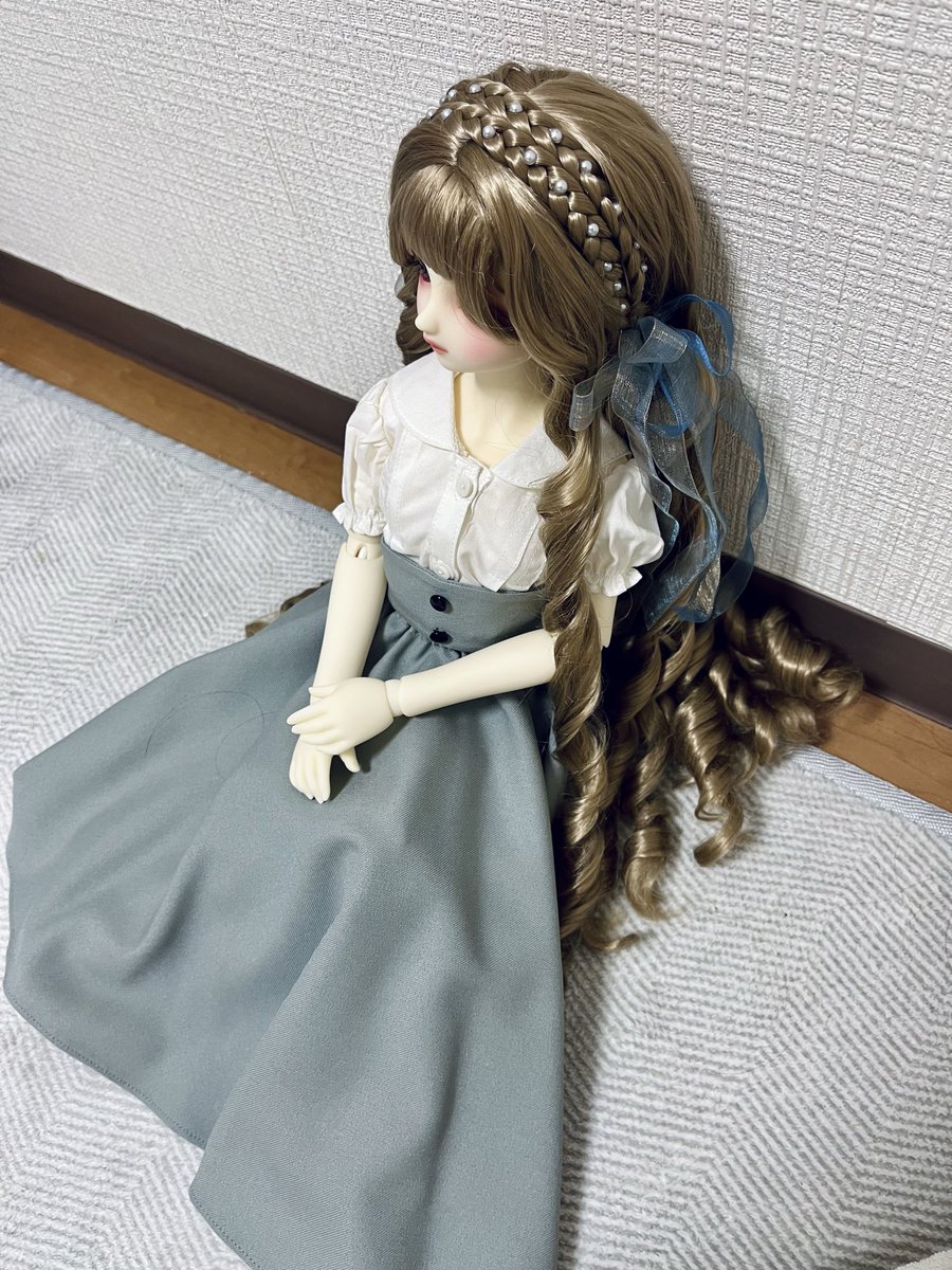 Hiwiro_Mashiro's tweet image. 今日のご縁その②③

MurmurCocoさま（@ MurmurCoco）のウィッグと風花堂さま（@ yuhri_kazahana ）のスカート ！
ウィッグは縦ロールが本当に綺麗だし、スカートは人間サイズで私が欲しい
桜花の方向性はまだふわふわだけど、お嬢さんスタイル似合ってていいな🌸
#ドルパ54 
#murmurcoco
#風花堂