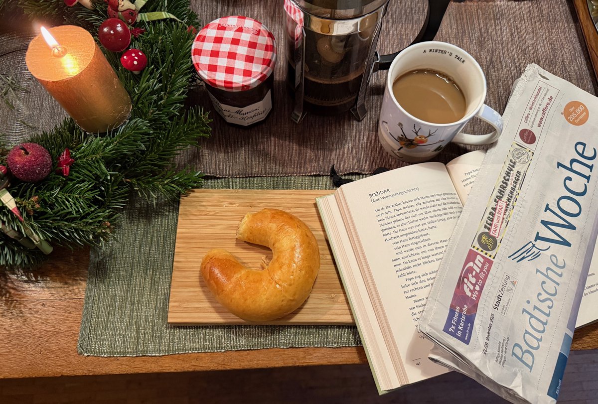 Guten Morgen, zusammen!
🕯️☕️📖
#Sonntagsfrühstück am ersten Advent mit der ersten brennenden Kerze und der ersten kleinen Weihnachtsgeschichte und wie immer sehr viel Zeit für einen gemütlichen Vormittag am Frühstückstisch.