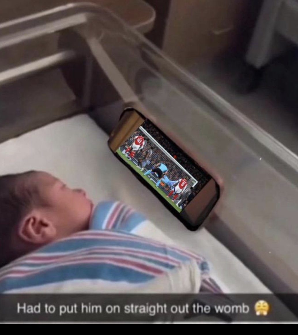 He must grow up a Gooner ⚪️🔴.