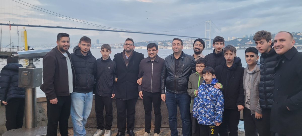 agdbeyoglu1's tweet image. AGD İstanbul Ortaokul Komisyonu,İstanbul’un dört bir yanından gelen baba–oğullarla çok güzel bir sabah namazı buluşması Hamid-i Evvel Camii’nde gerçekleştirdik.